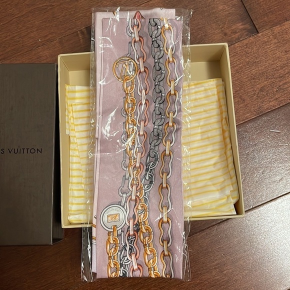 Louis  Vuitton: Monogram Neck Tie - Picture 2 of 3